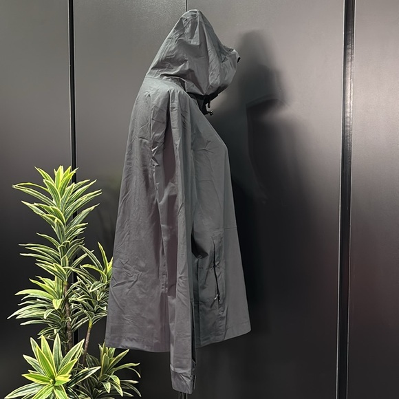 32° Cool Rain/Wind Breaker,Zip up,hood,zip hip pockets,velcro cuffs,lightweight - Picture 11 of 12